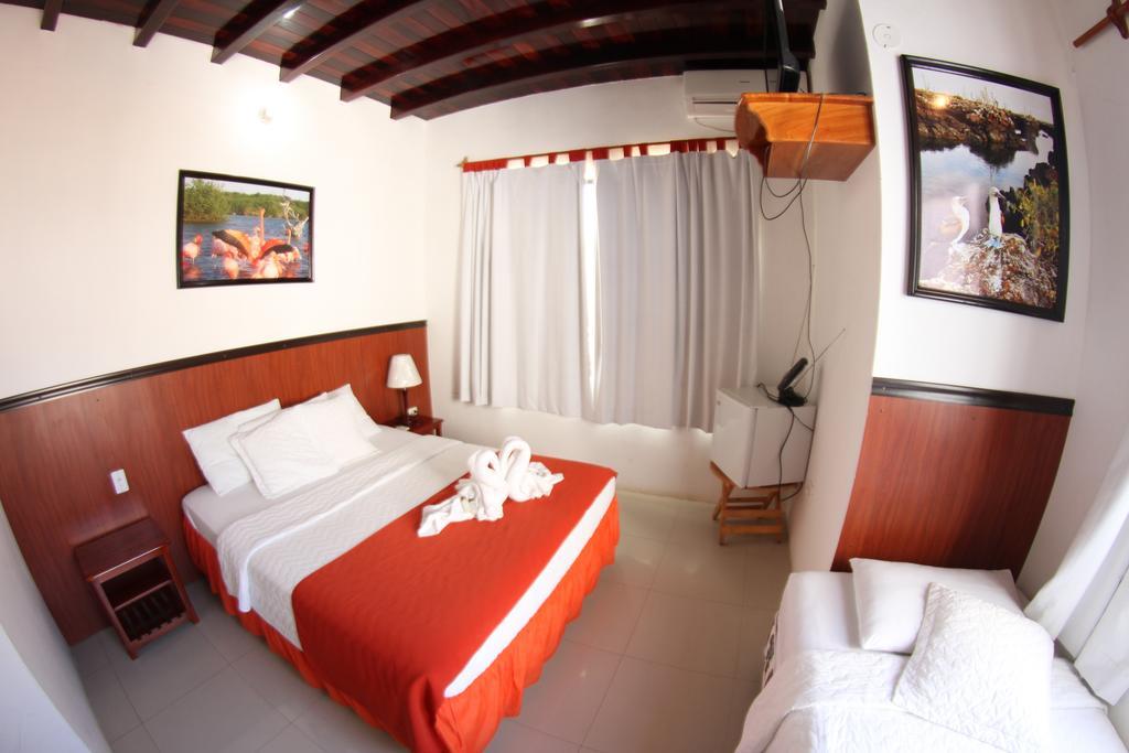 Hostal La Gran Tortuga Puerto Villamil Exterior photo